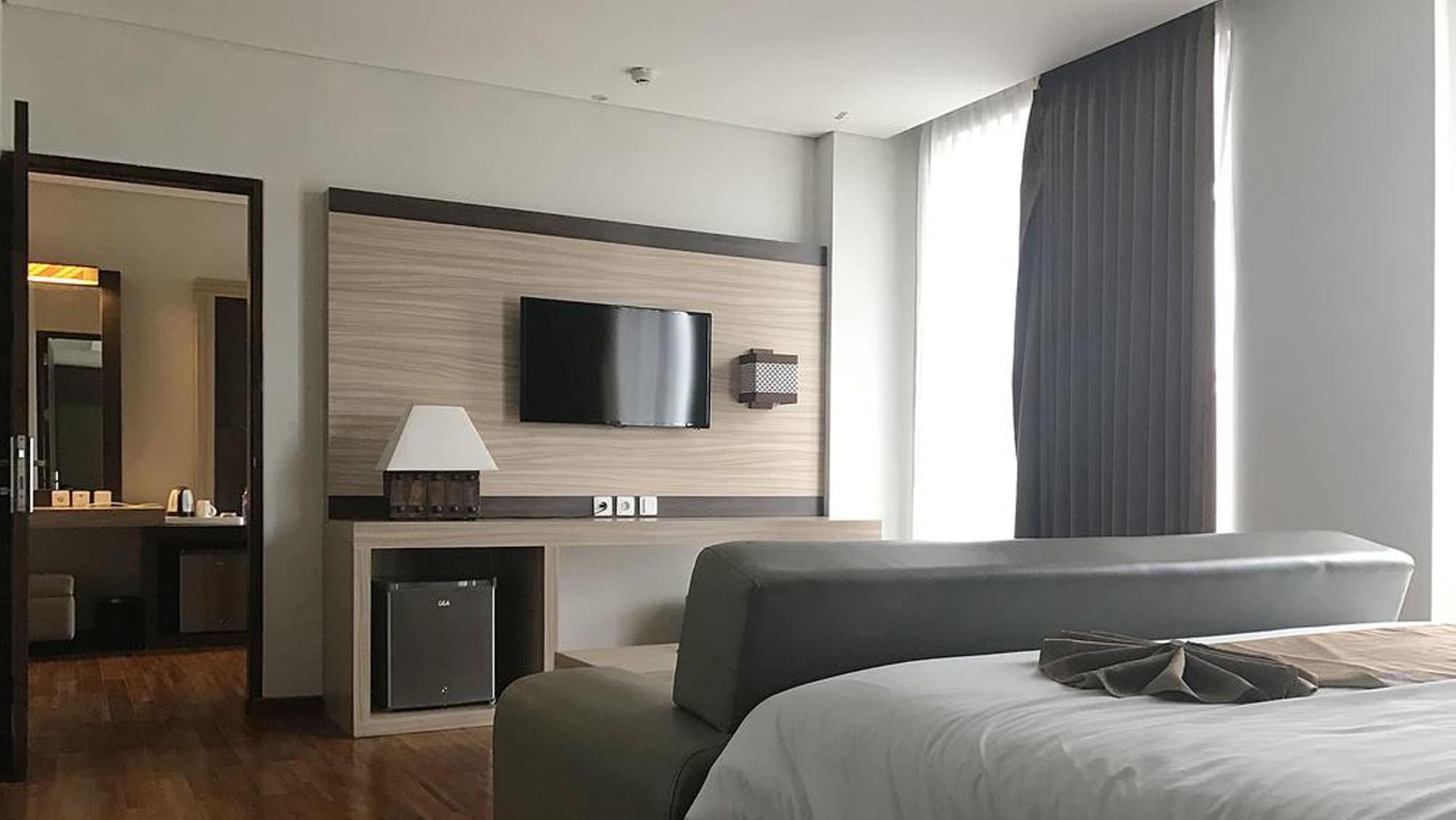 Crystal Lotus Hotel Джокьякарта Экстерьер фото