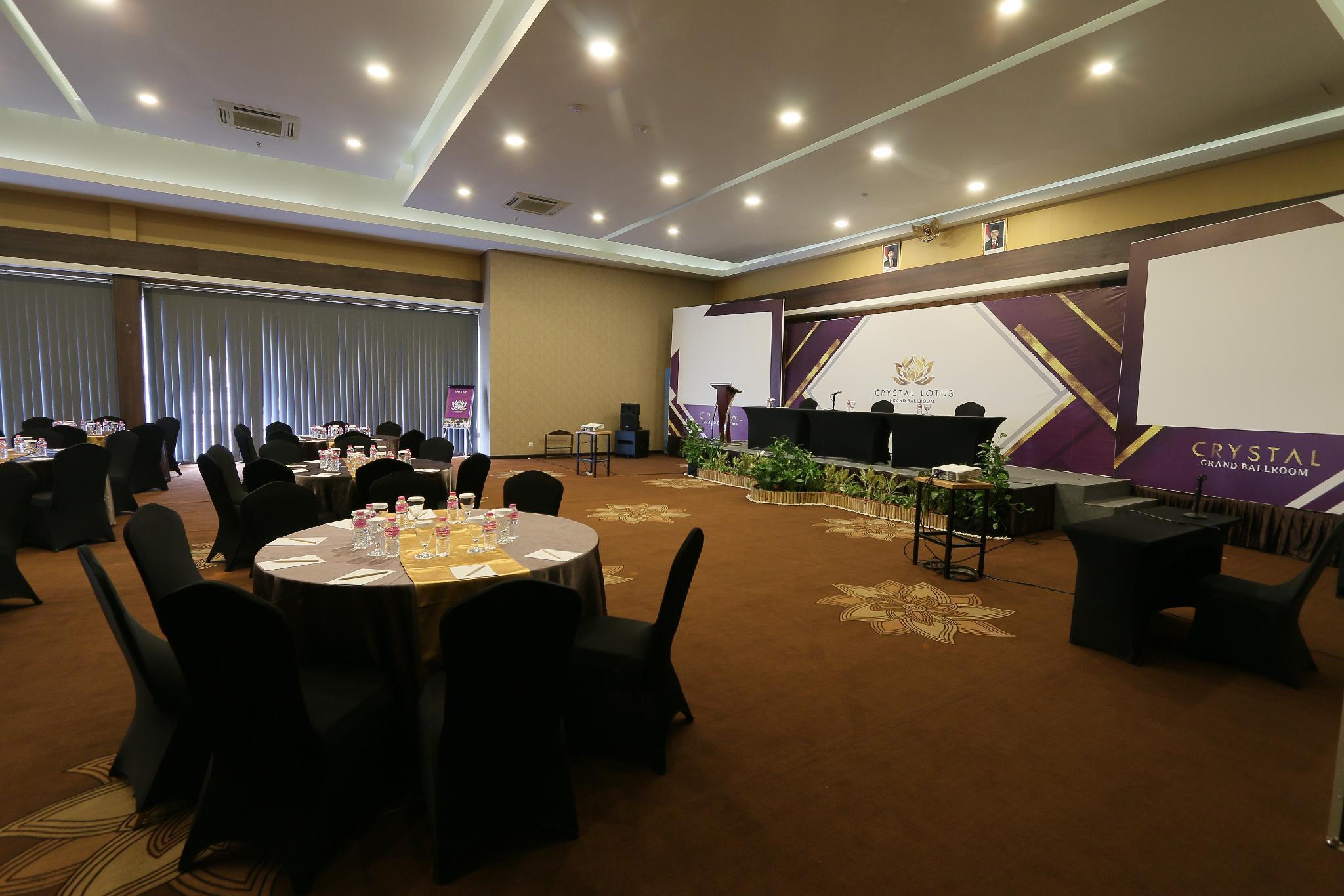 Crystal Lotus Hotel Джокьякарта Экстерьер фото