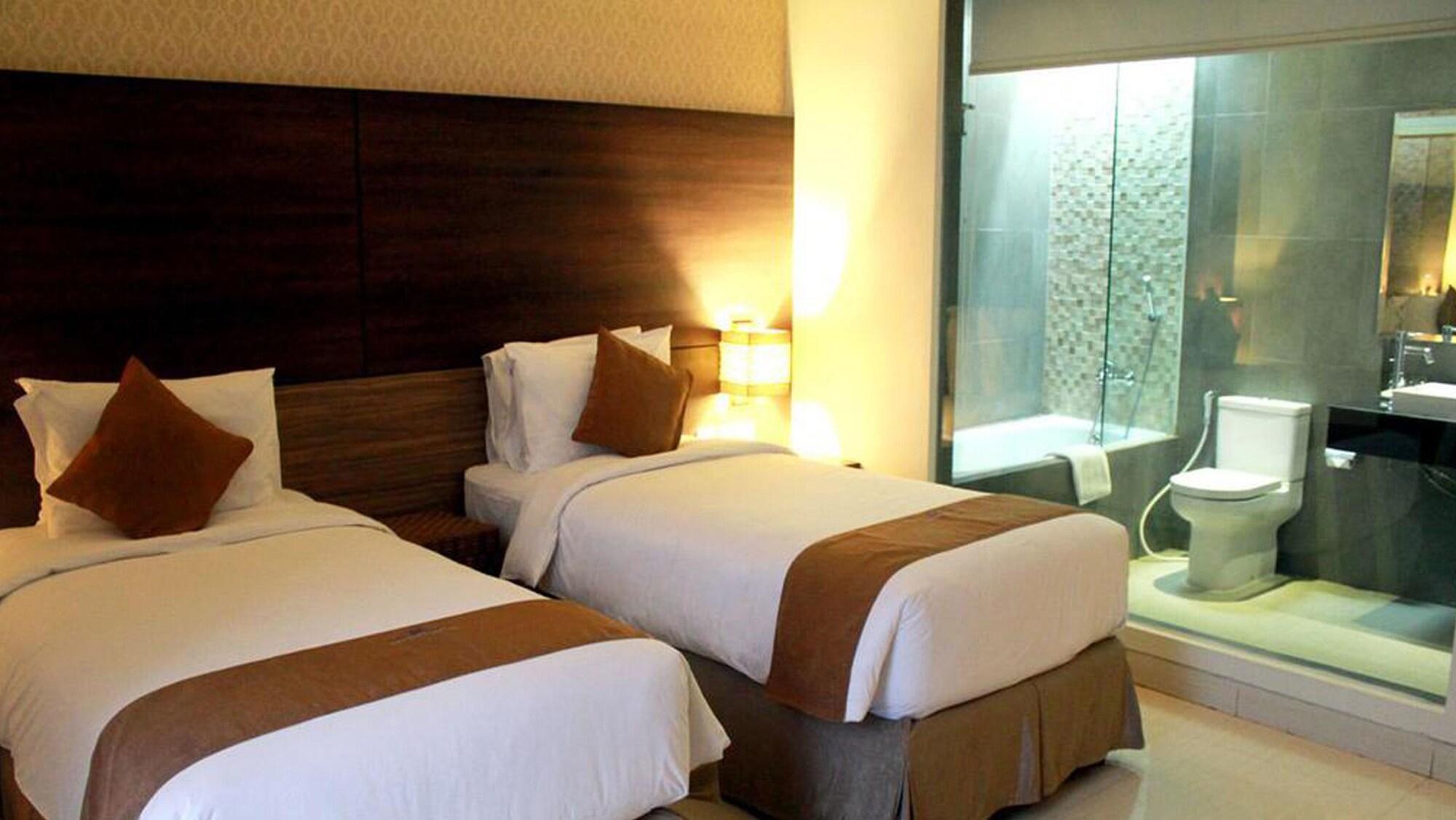 Crystal Lotus Hotel Джокьякарта Экстерьер фото