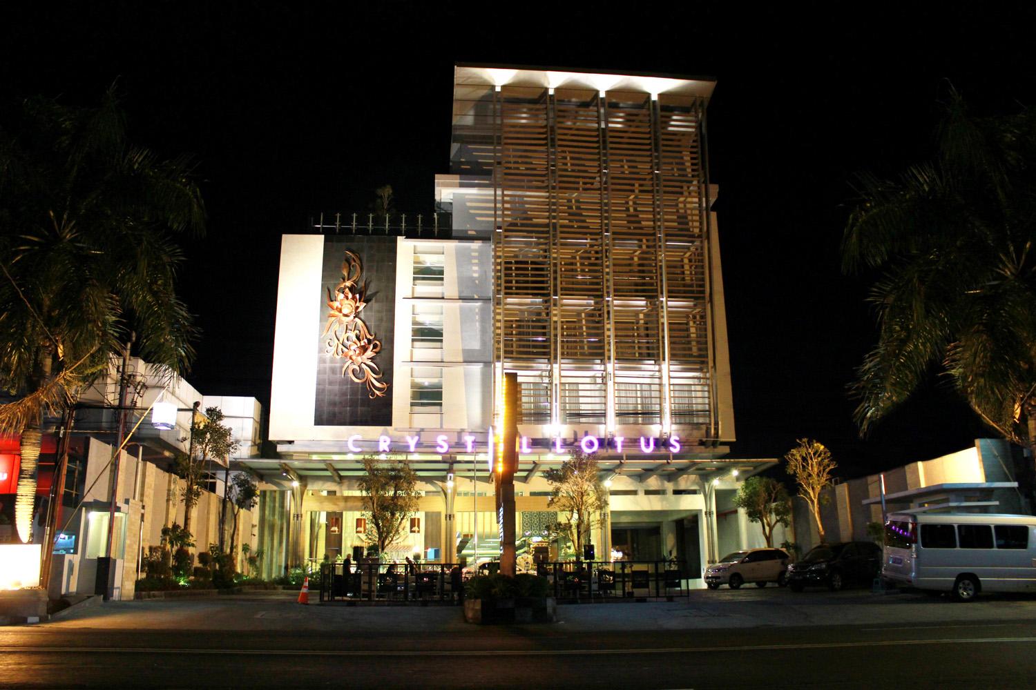 Crystal Lotus Hotel Джокьякарта Экстерьер фото