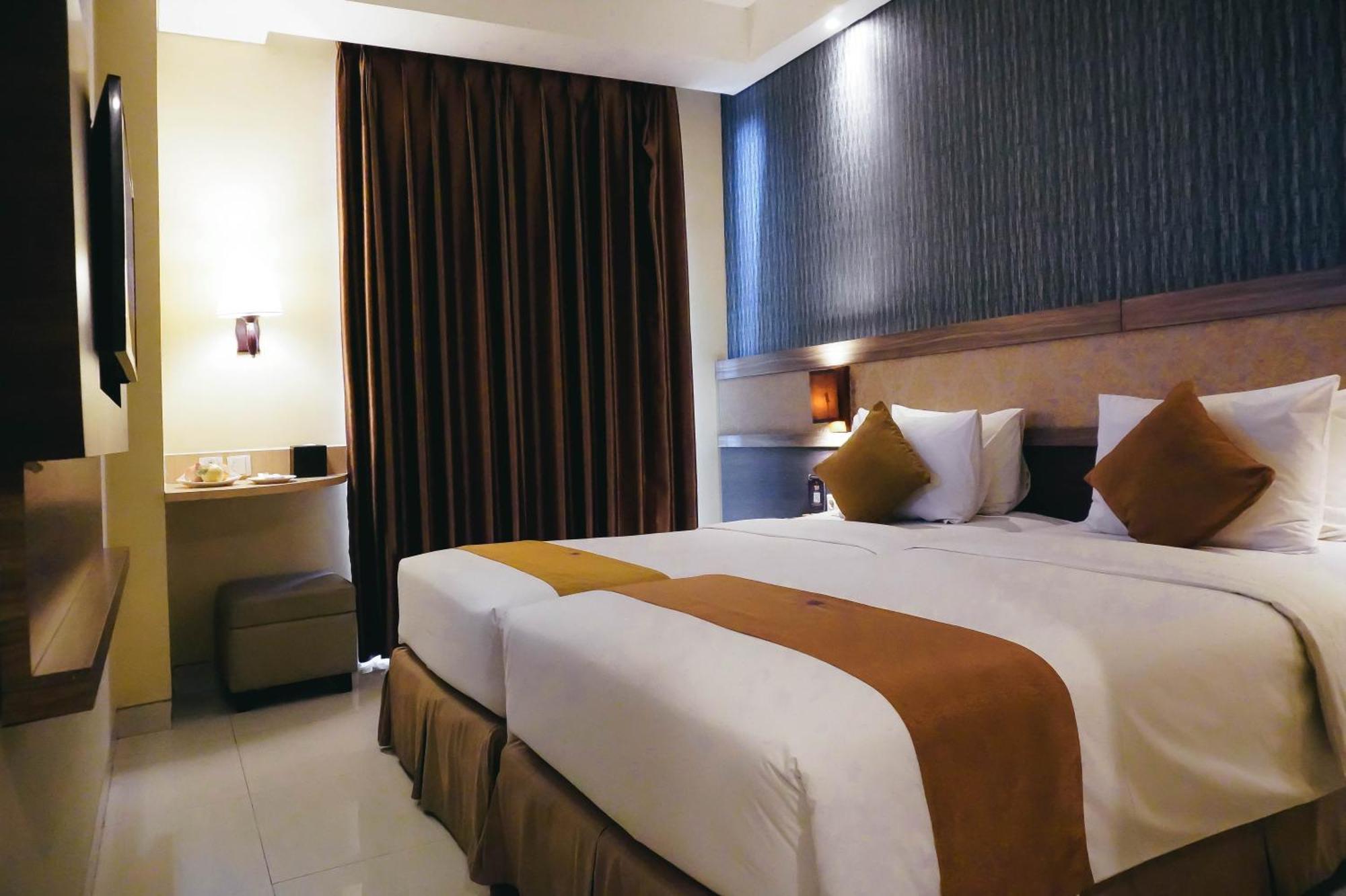 Crystal Lotus Hotel Джокьякарта Экстерьер фото