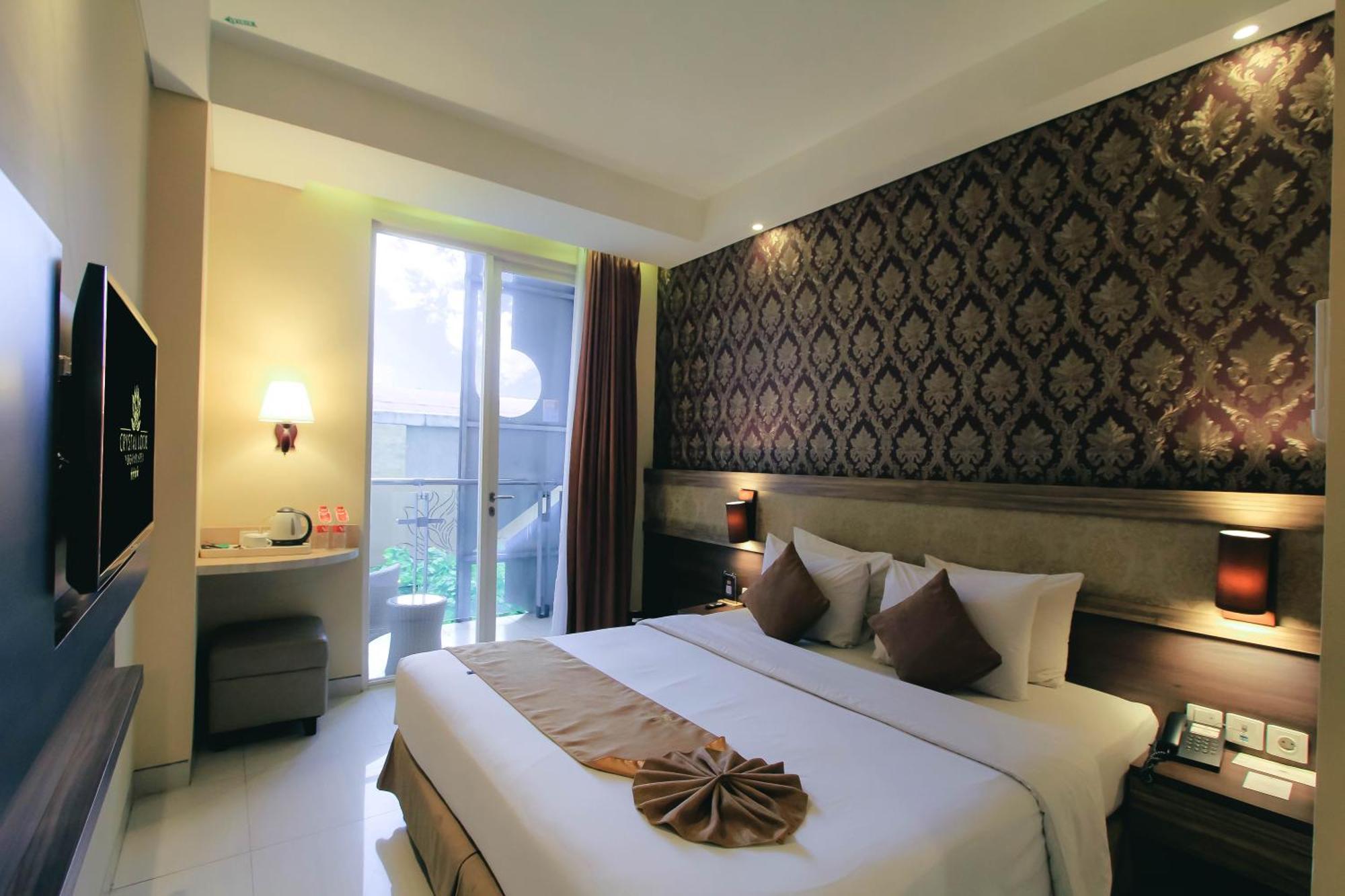 Crystal Lotus Hotel Джокьякарта Экстерьер фото