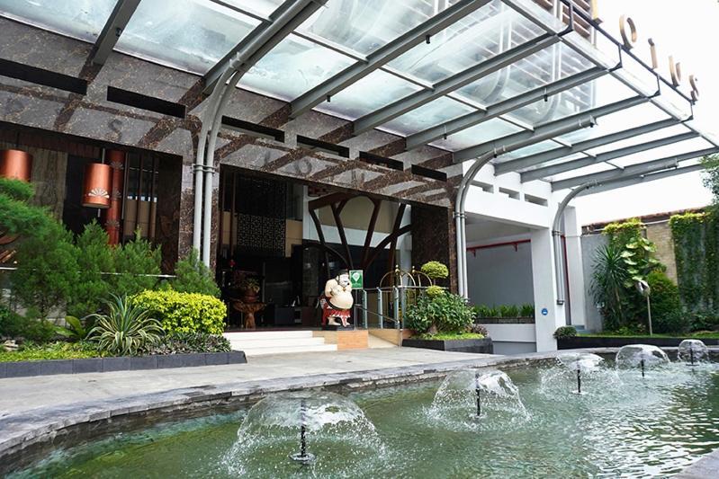 Crystal Lotus Hotel Джокьякарта Экстерьер фото